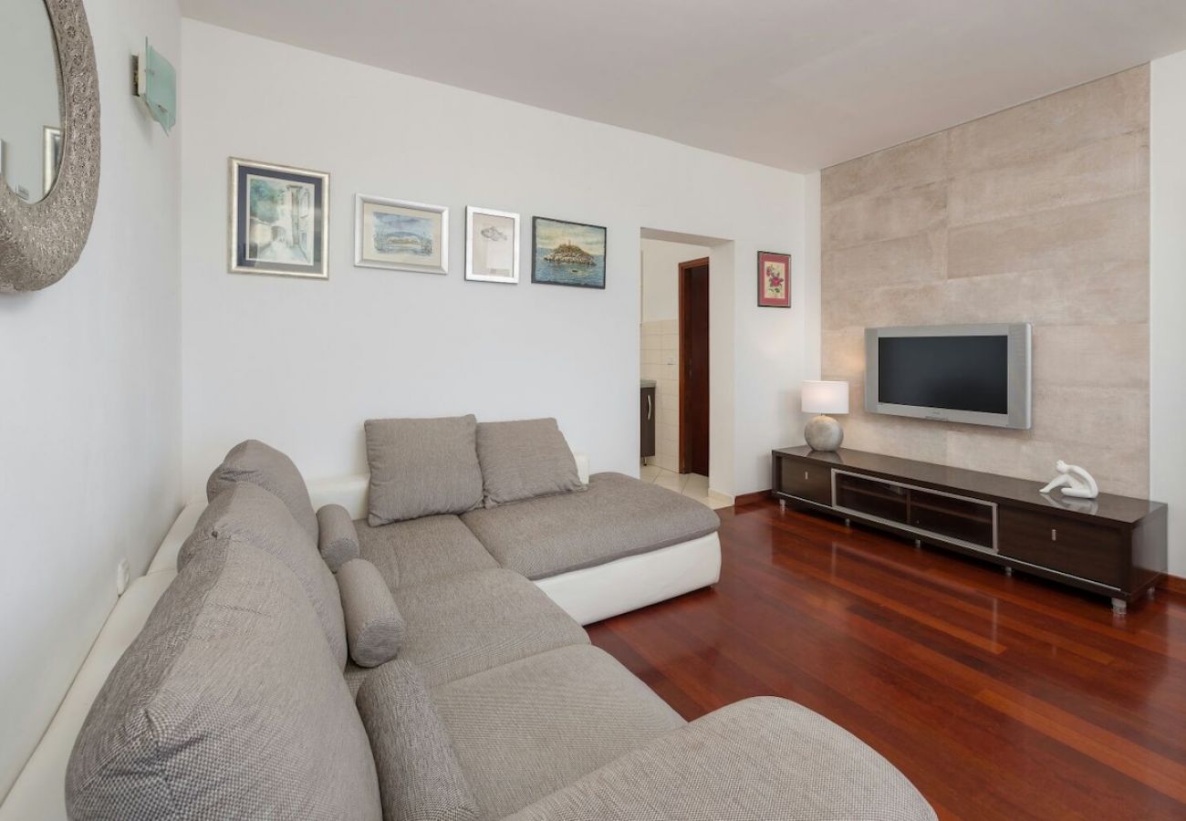 Apartment in Sveti Martin - Beachfront Apartment Toma between Split & Omiš 