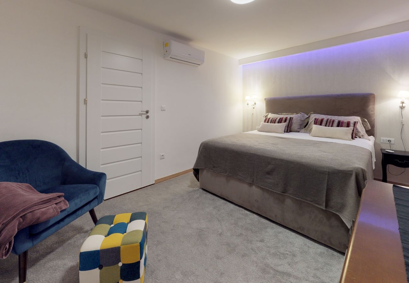 Apartment in Split - Deluxe 3 Bedroom Apartment in City Center 