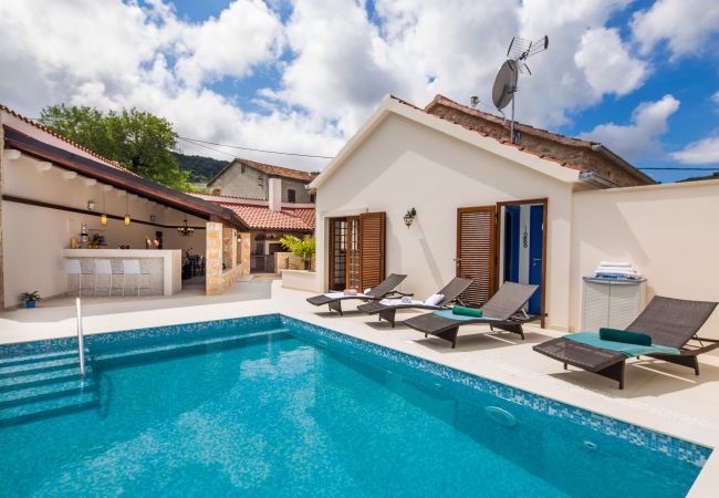 Villa/Dettached house in Dol - Spa Villa Jasmine with Heated Pool