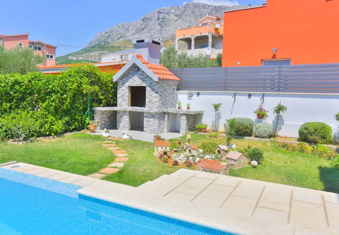 Villa in Kaštel Sucurac - XXL Luxury villa near Split for up to 16 people