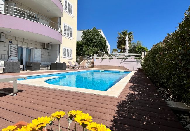 Apartment in Split - Duilovo Sky - spacious apartment in Split with shared pool