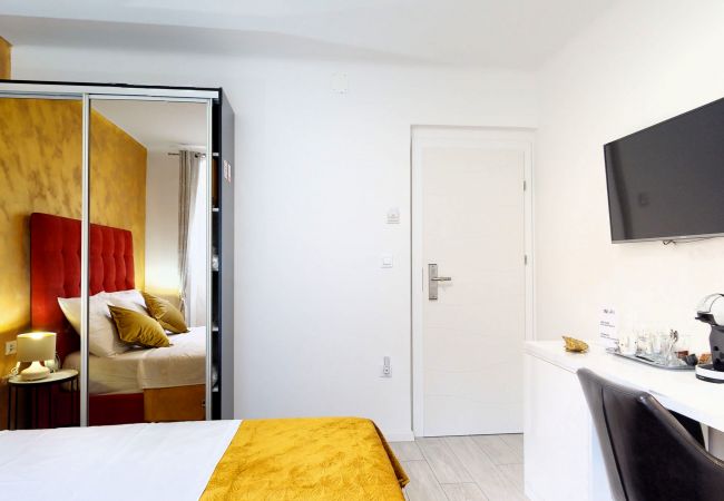 Rent by room in Split - Romantic Deluxe Room Gita