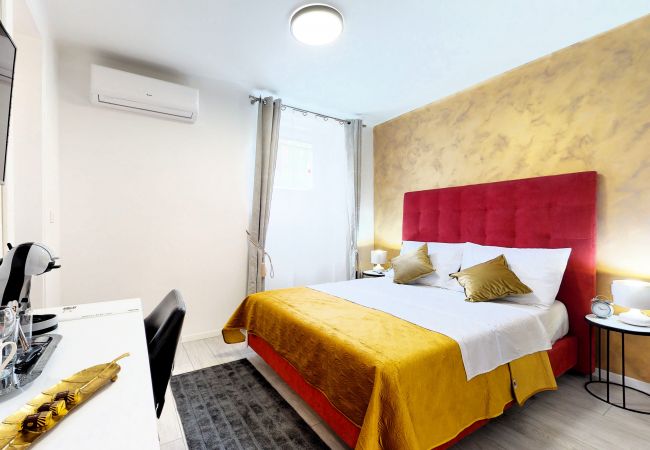 Rent by room in Split - Romantic Deluxe Room Gita