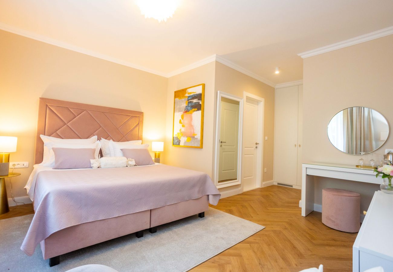 Rent by room in Split - City and Style Luxury Room 3