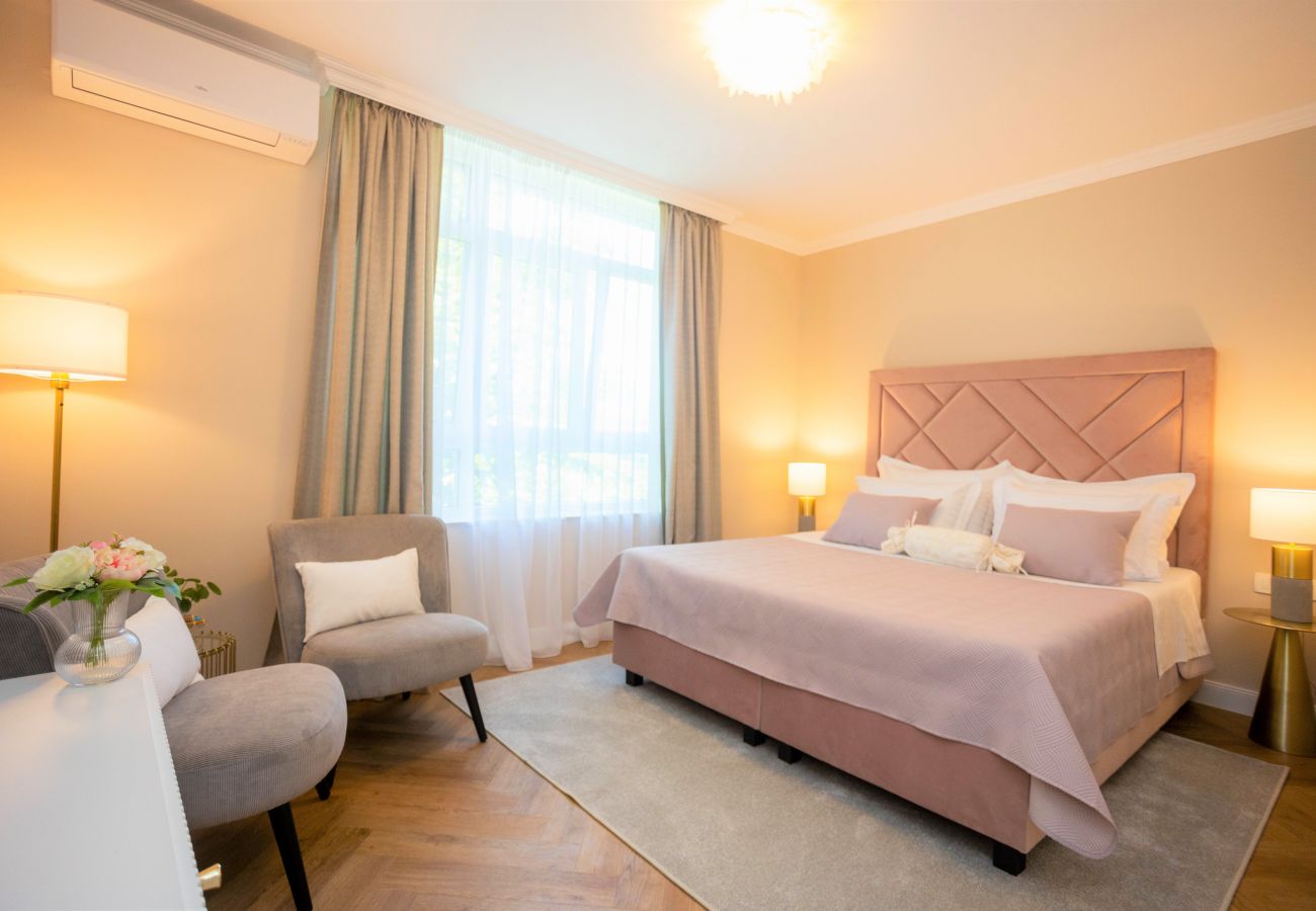 Rent by room in Split - City and Style Luxury Room 3