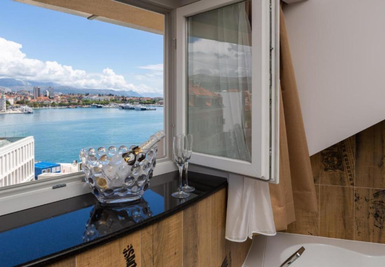 Apartment in Split - Double Room 3 with Jacuzzi @ Top Rooms Split